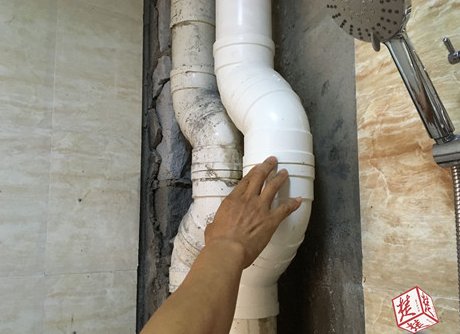 黄石卫生间下水软管破损别硬扛!5个自救技巧+师傅上门避坑指南