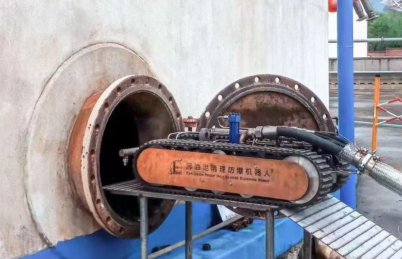 鄂州油污固化超厚管道分层剥离清理工程:凌晨鏖战老小区,破解十年反水顽疾
