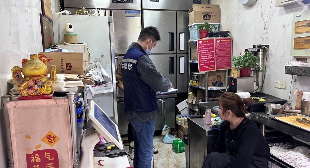 黄石卤味店后厨油污固化堵管抢修：三天排不出水，我们拆了整段管道才找到真凶