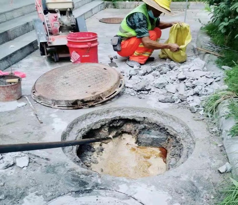 黄石一栋自建房厨房管道堵了三年，你猜最后从里面掏出了什么？