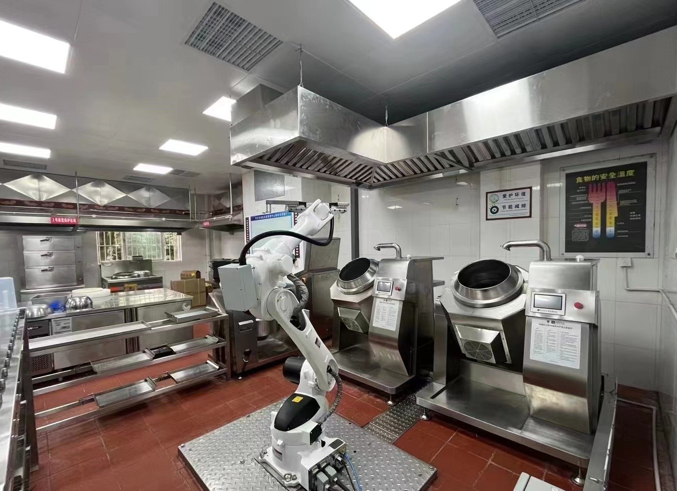 餐饮服务站 AI 资讯生成工具，真的能救活一个没流量的网站吗？