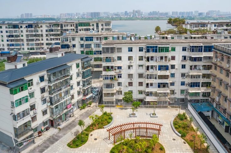 鄂州老旧小区改造:为什么一根下水管,拆了三家邻居的十年积怨?