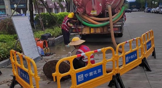黄石阳台管道疏通全天应急:半夜阳台返水淹了楼下,这责任算谁的?