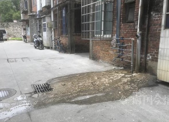 黄石一楼住户的化粪池噩梦:一个月堵三次,抽完三天又满,问题到底出在哪?