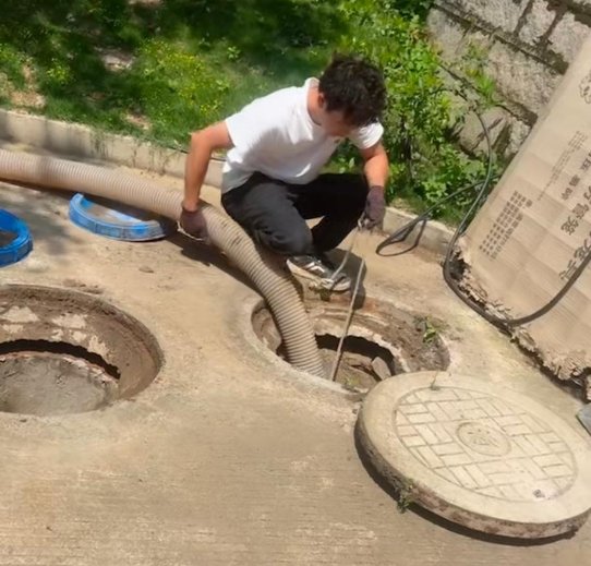 黄石磁湖路商铺蹲便器返水三天，拆开管道那刻我愣了