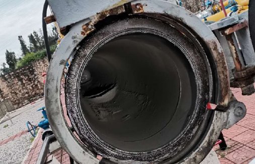 油污固化在管道内壁，用高压水枪冲不掉怎么办？