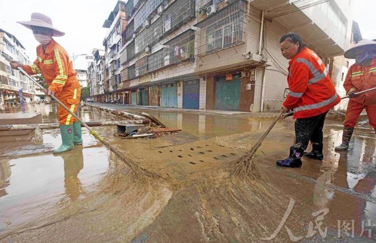 黄石临街店铺雨水井杂物淤泥清理自救自查指南