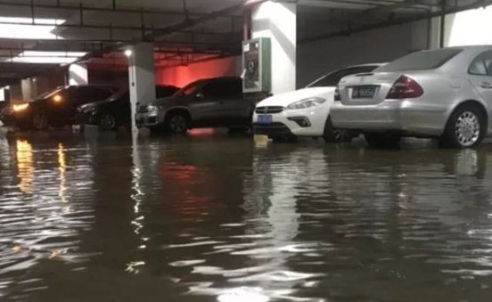 暴雨灌车库,宝马险泡水!鄂州商场地下车库排水管道暴雨防堵改造纪实