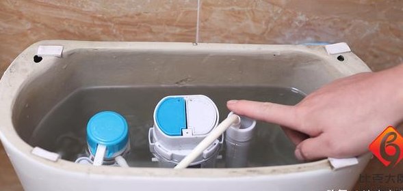马桶冲水像尿不尽,鄂州老小区的这个毛病到底怎么治?