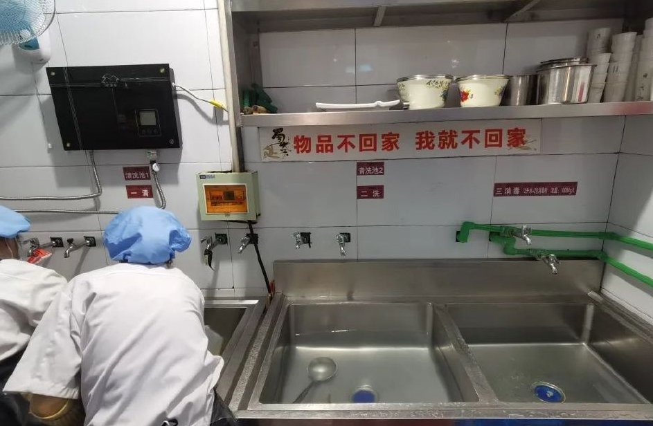 黄石西塞宾馆后厨主管破损疏通维修：油脂堵死管道，看“急救”如何化险为夷