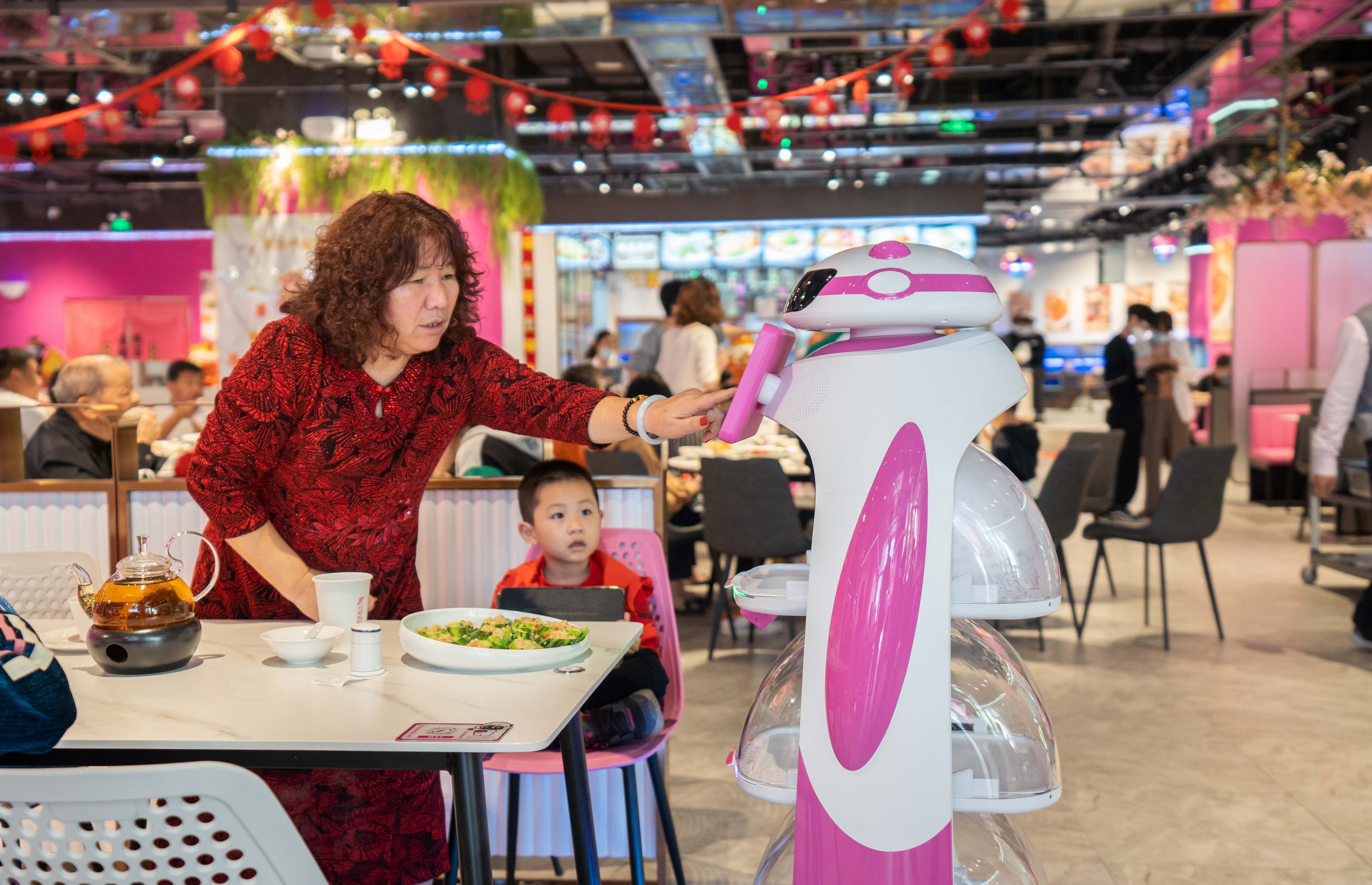 餐饮服务站AI资讯生成工具真实测评：从日访问量23到日均300+，我只用了30天