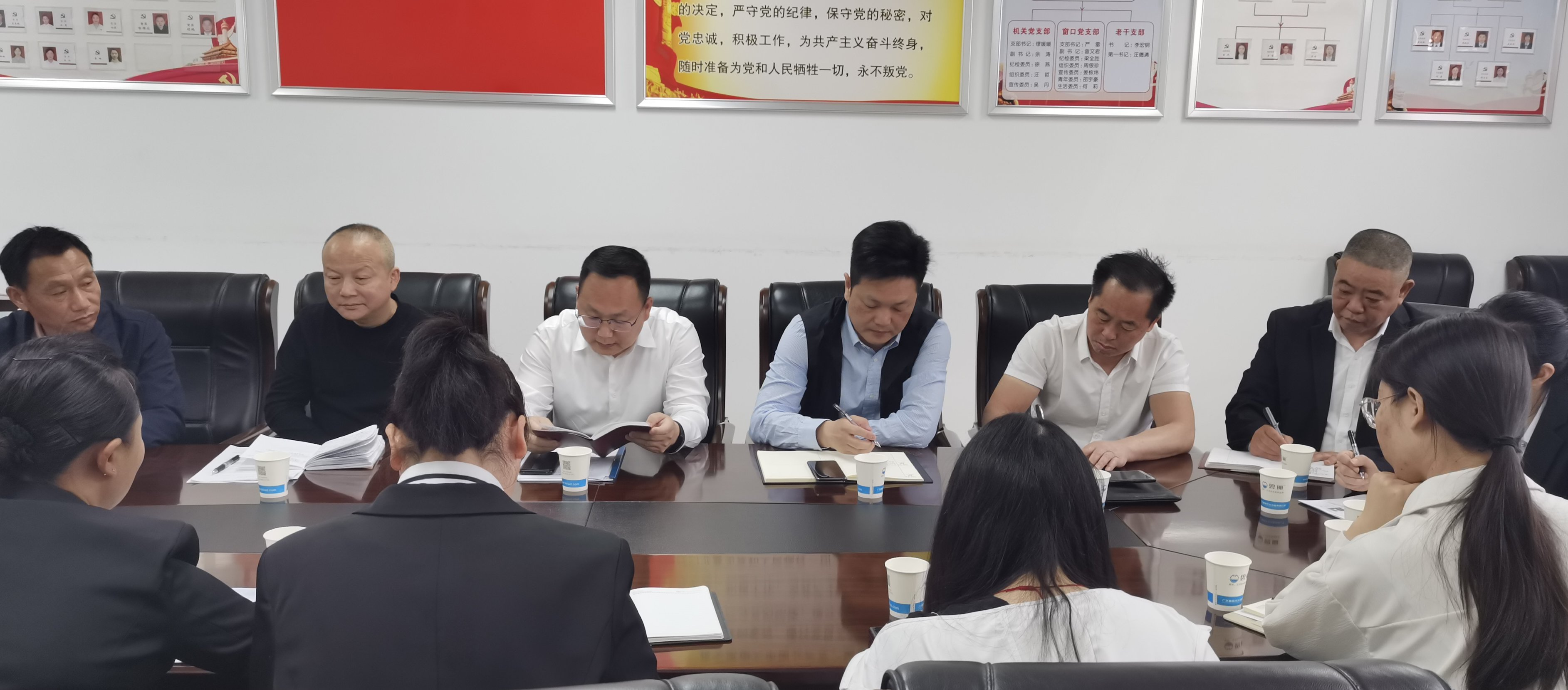 鄂州小区物业外包疏通服务招标动态:油污堵死管道,三个月没修好,物业经理被业主堵在门口骂
